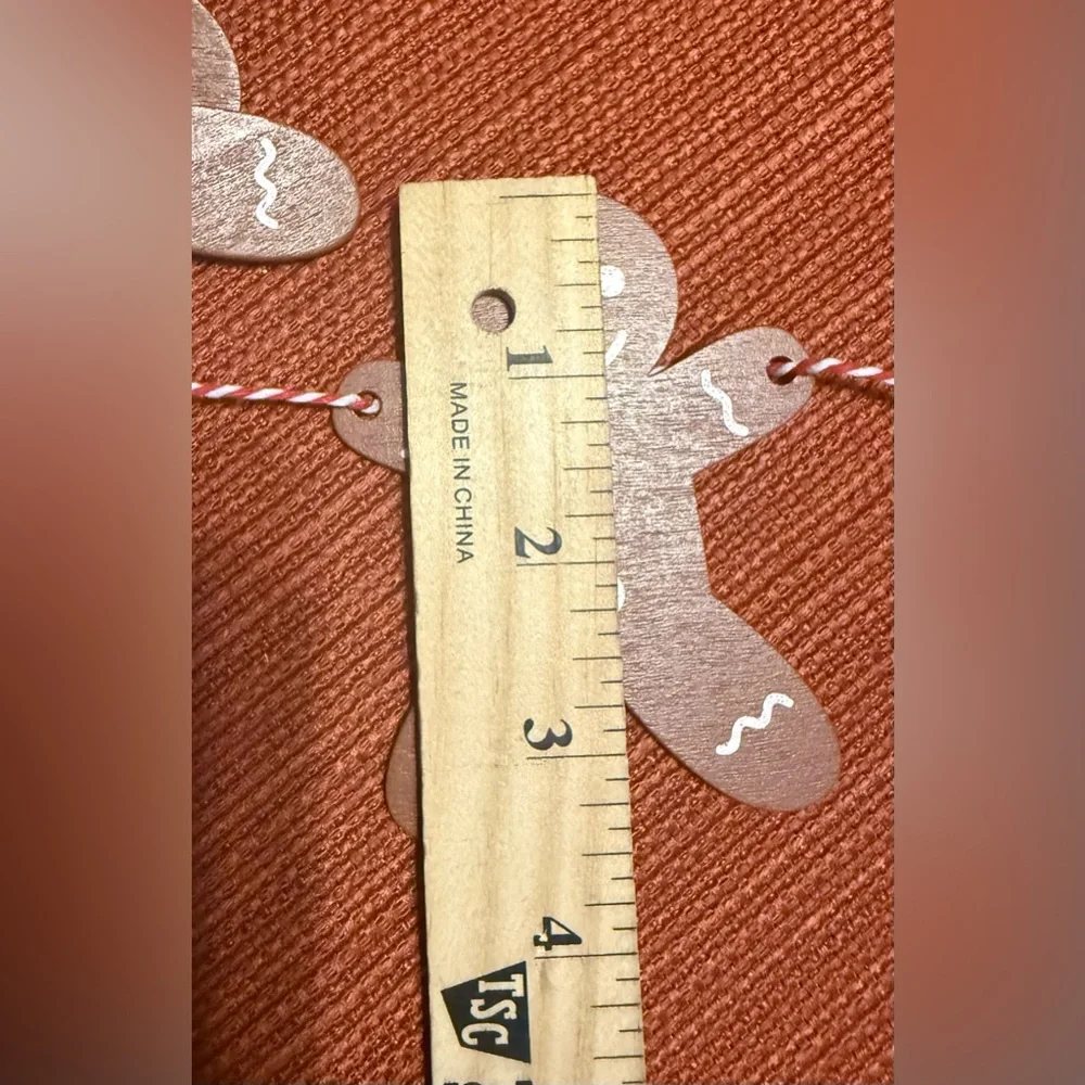 Plastic Gingerbread Man Garland